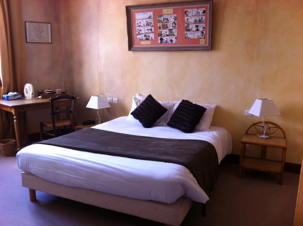 Le Thy Hotel Ploërmel Buitenkant foto
